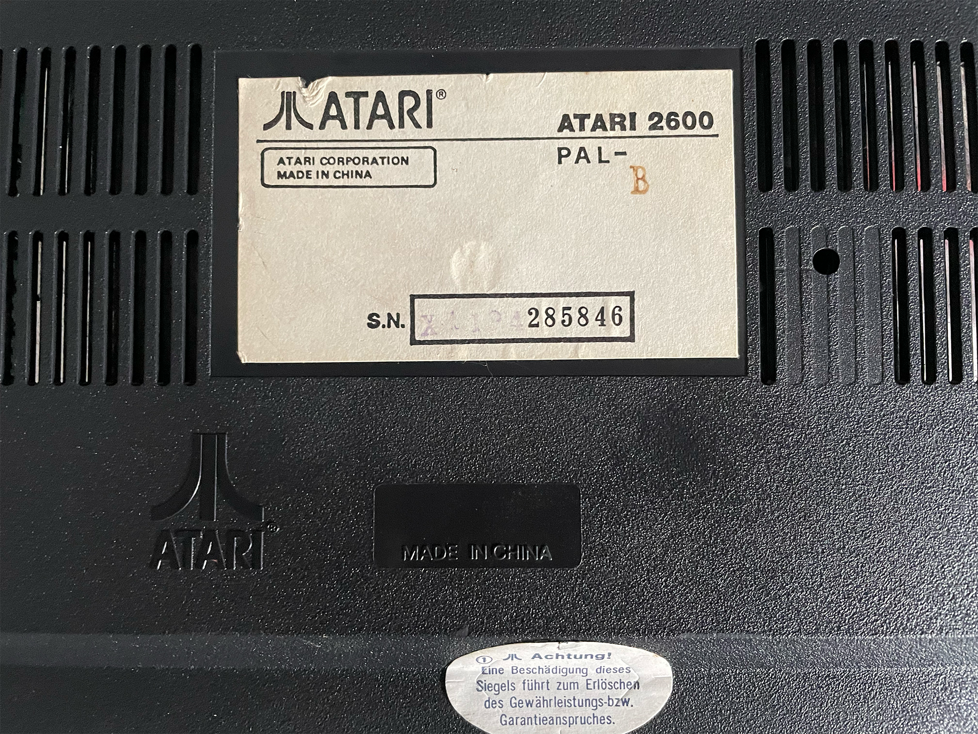 Atari_12-Seriennummer.jpg Atari_12-Seriennummer.jpg